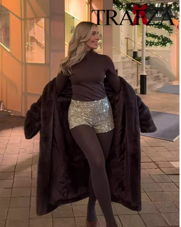 TRAFZA Women's Spring Fashion Mini Shorts Casual Mid Waist Shorts With Sequined A-Line Concealed Inseam Zip Closure Retro Shorts